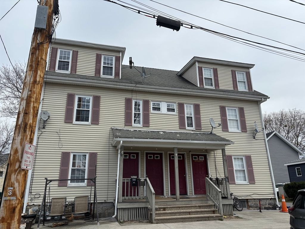 Exterior, Facade, American Foursquare