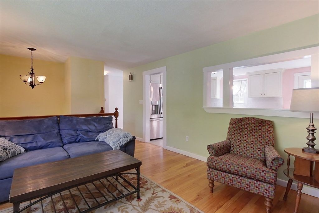 Interior, Living room, Pendant Lights, Stainless Steel Appliances, Wood Texture Flooring