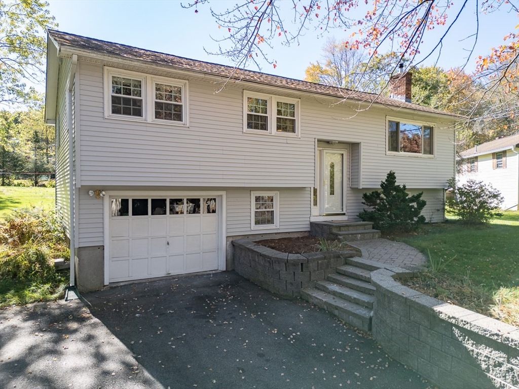 Attached, Exterior, Facade, Raised Ranch