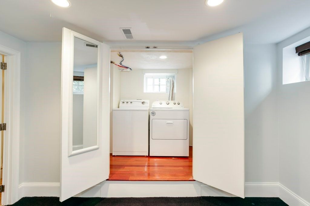 Interior, Recessed Lighting, Washer, Wood Texture Flooring