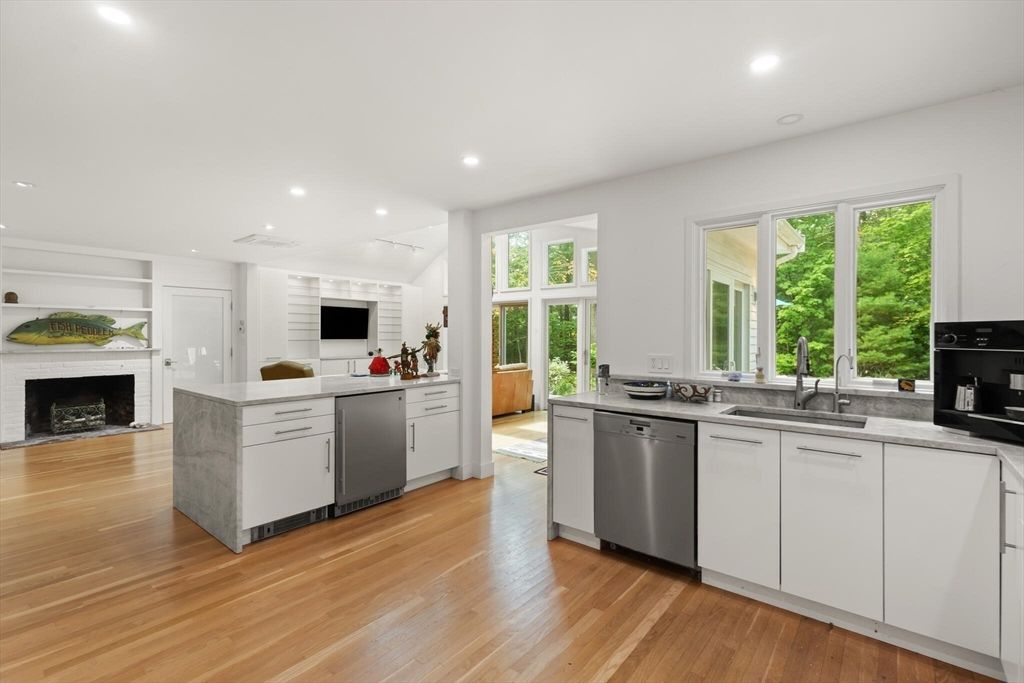 Fireplace, Interior, Kitchen, Recessed Lighting, Wood Texture Flooring