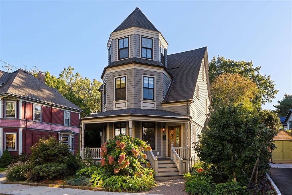 Exterior, Facade, Queen Anne Victorian