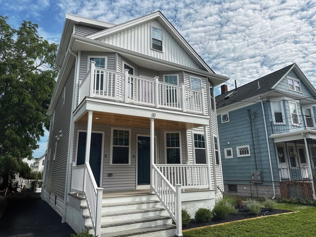 Exterior, Facade, Queen Anne Victorian