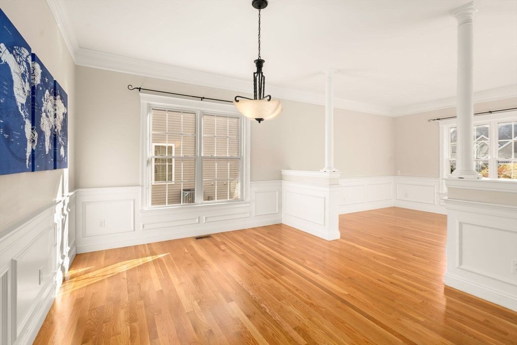 Interior, Pendant Lights, Wood Texture Flooring
