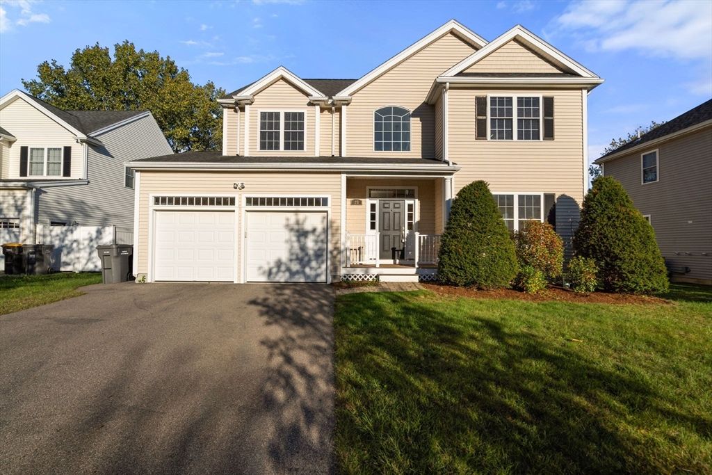 Attached, Exterior, Facade, Farmhouse