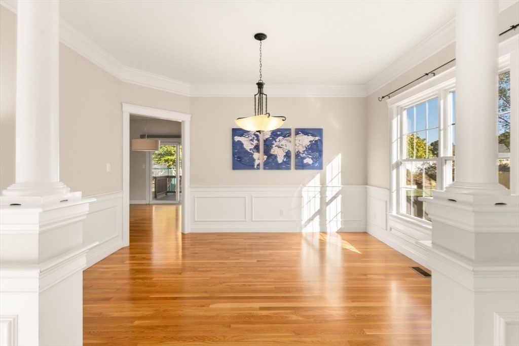 Interior, Pendant Lights, Wood Texture Flooring