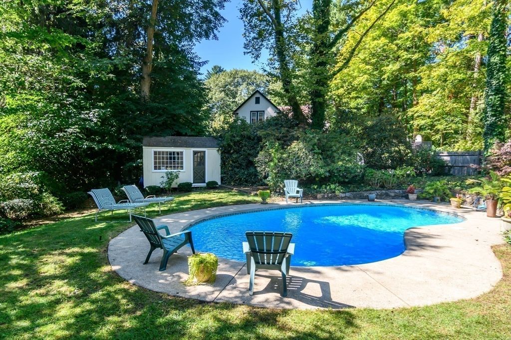 Exterior, Pool