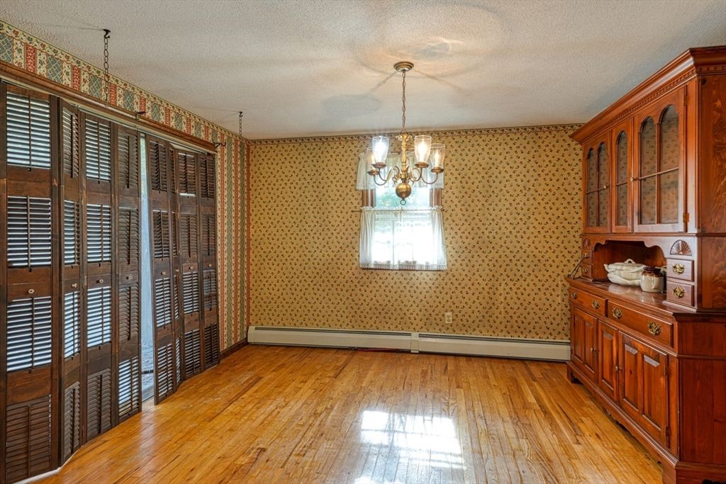 Chandelier, Empty room, Interior, Wood Texture Flooring