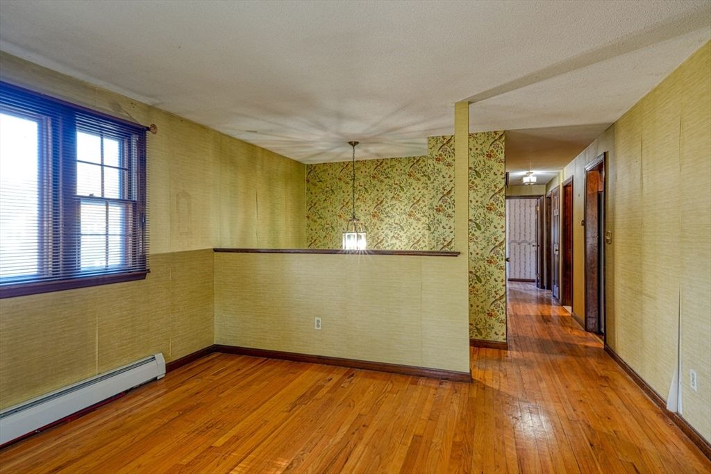 Interior, Pendant Lights, Wood Texture Flooring