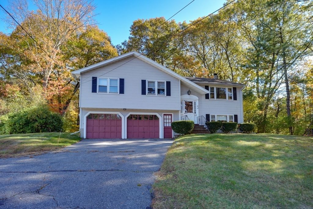 Attached, Exterior, Facade, Raised Ranch