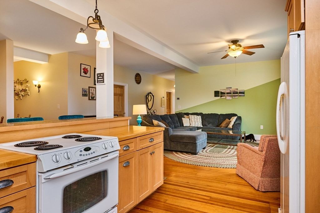 Interior, Kitchen, Living room, Pendant Lights, Wood Texture Flooring