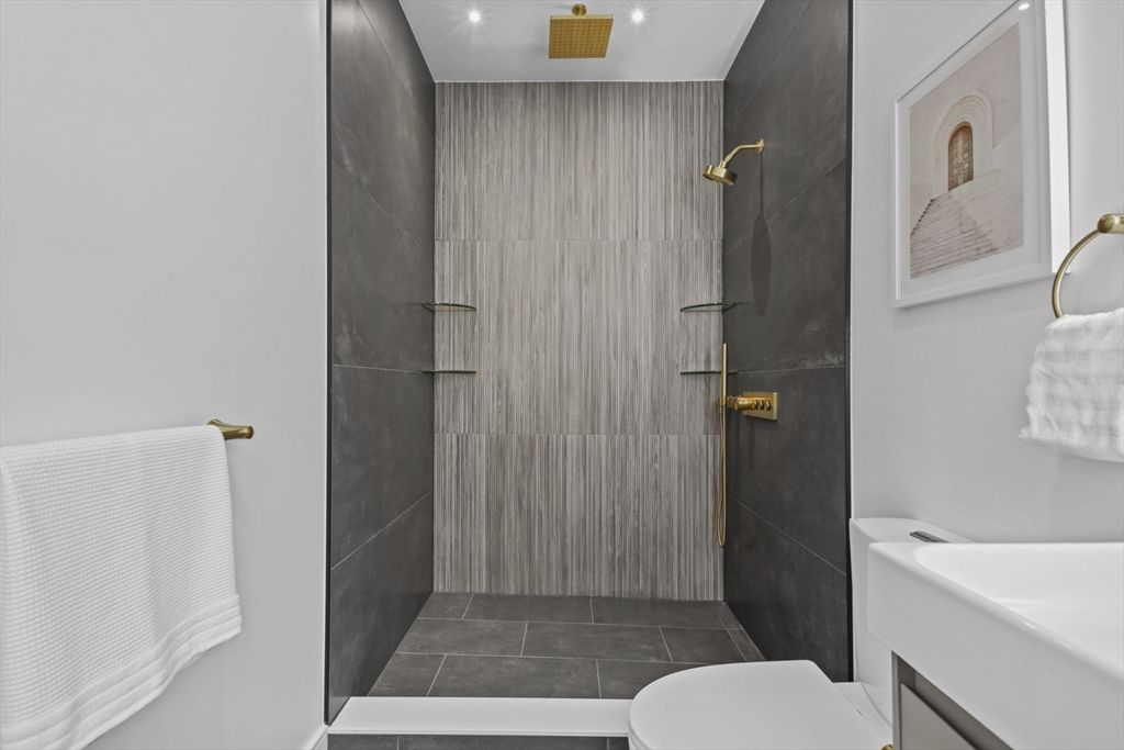 Bathroom, Interior, Recessed Lighting