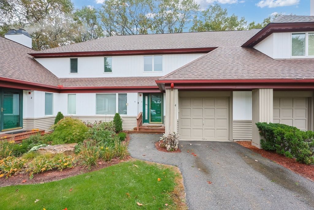 Attached, Exterior, Facade, Split Level