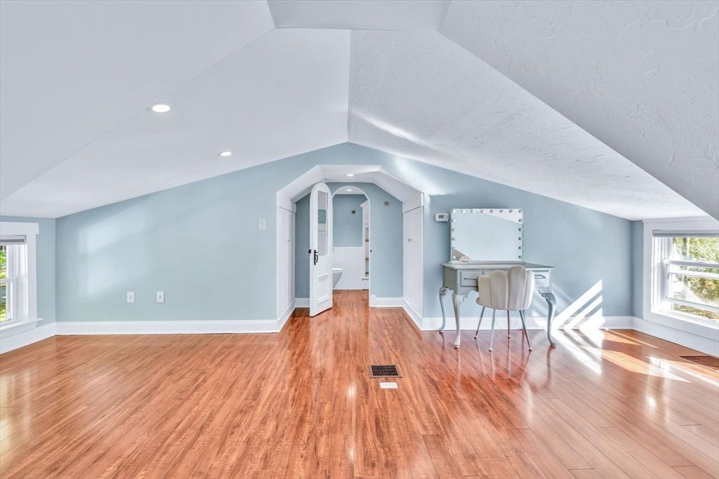 Interior, Recessed Lighting, Wood Texture Flooring