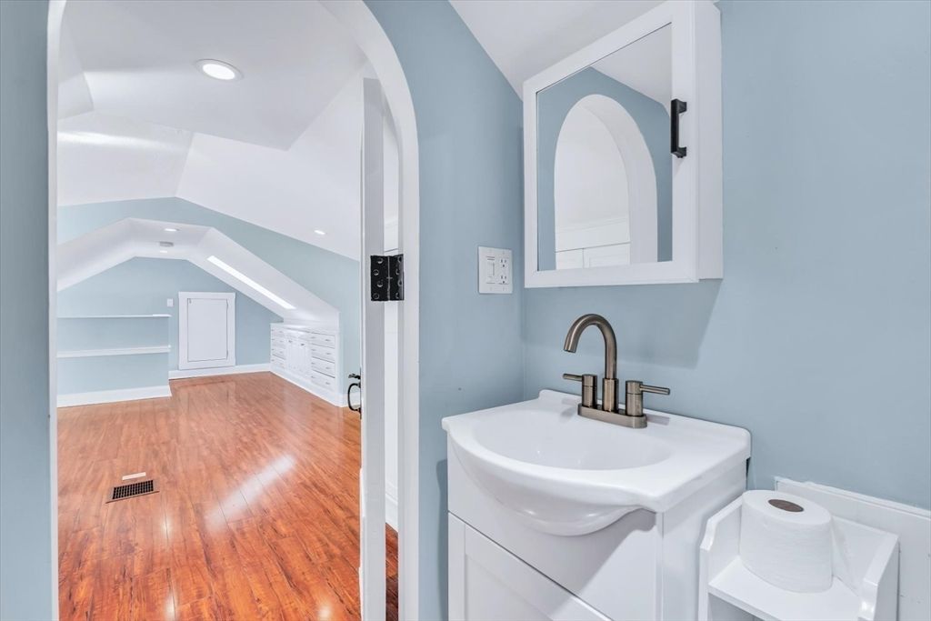 Bathroom, Interior, Recessed Lighting, Wood Texture Flooring