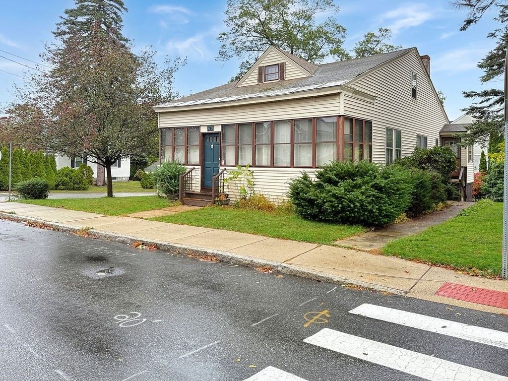 Exterior, Facade, Queen Anne Victorian
