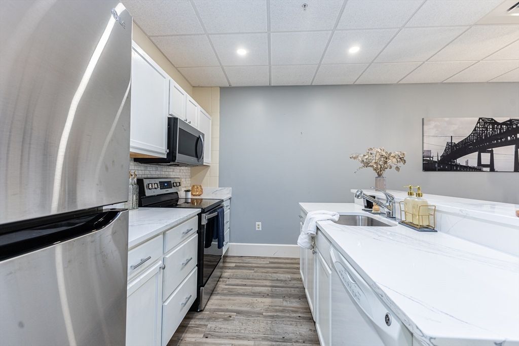 Interior, Kitchen, Recessed Lighting, Wood Texture Flooring