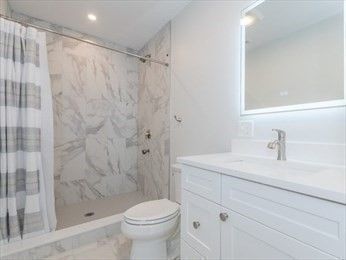 Bathroom, Interior, Marble, Marble Walls, Recessed Lighting