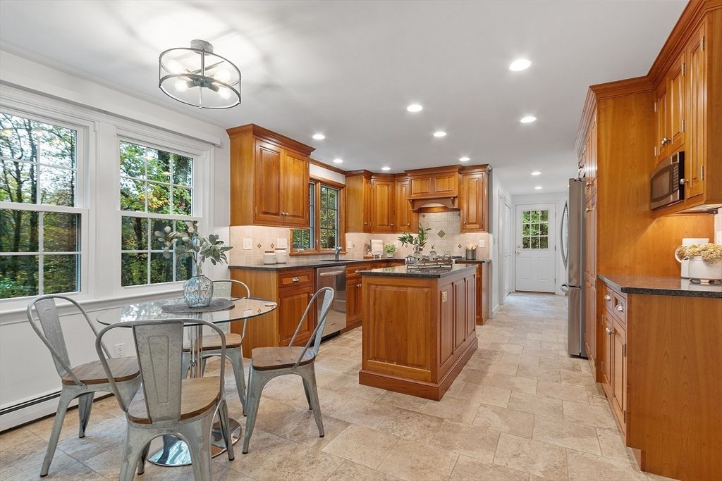 Dining room, Interior, Kitchen, Recessed Lighting