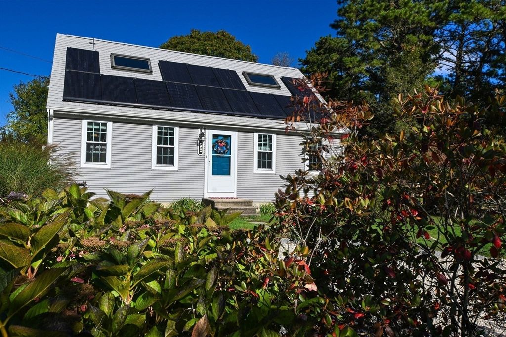 Exterior, Facade, Cape Cod