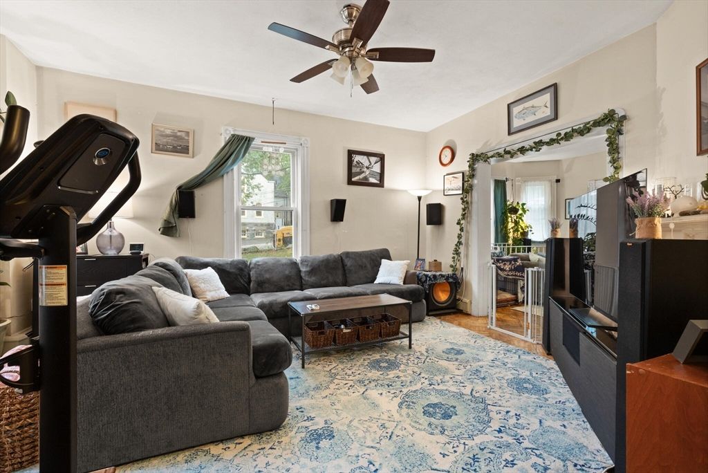 Fitness Equipment, Interior, Living room, Wood Texture Flooring