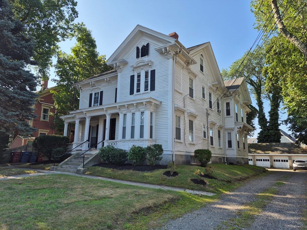 Attached, Exterior, Facade, Queen Anne Victorian