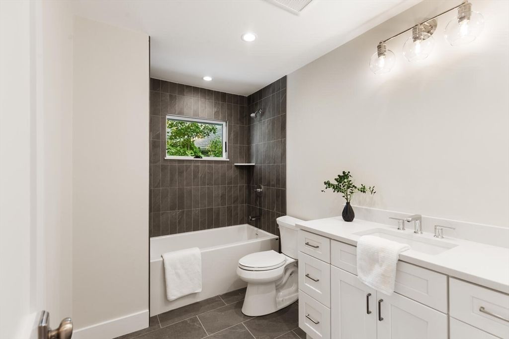 Bathroom, Interior, Recessed Lighting