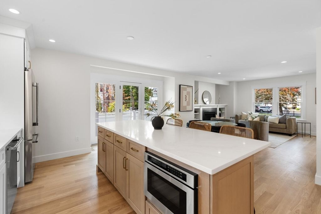 Interior, Kitchen, Living room, Recessed Lighting, Wood Texture Flooring