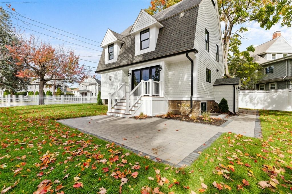 Backyard, Exterior, Facade, Cape Cod