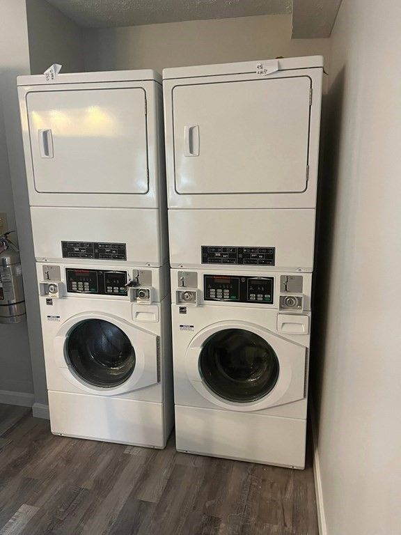 Interior, Utility Closets, Washer, Wood Texture Flooring