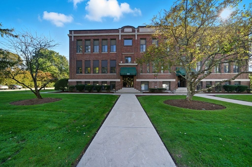 Backyard, Exterior, Facade, Brick Facade, Rowhouse