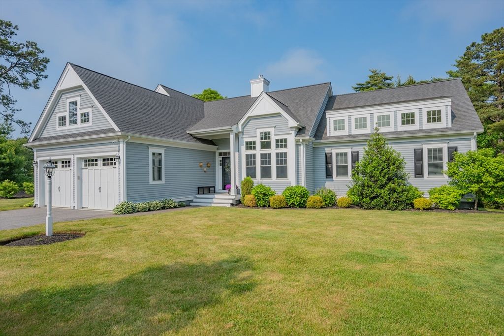 Attached, Exterior, Facade, Farmhouse