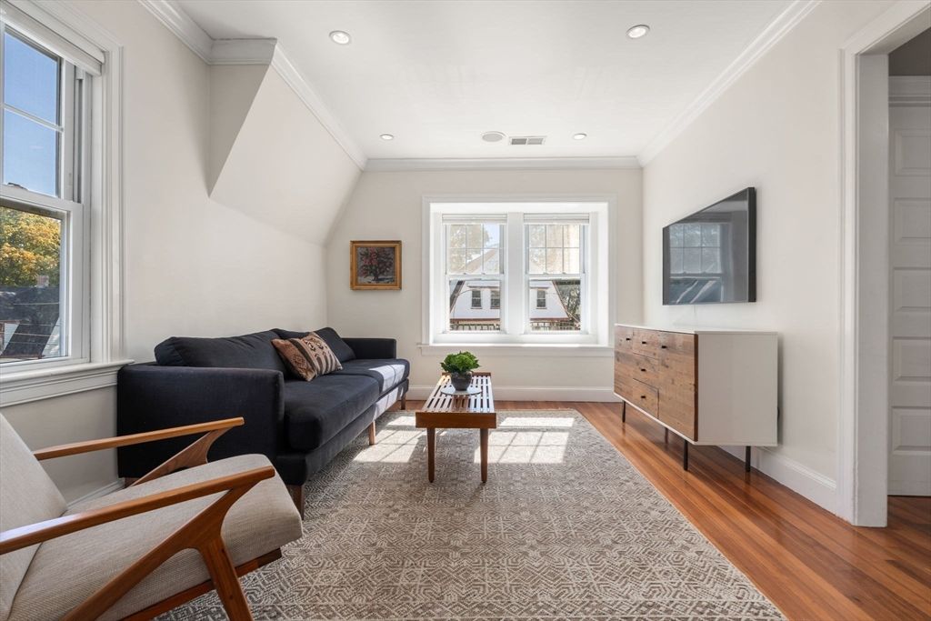 Interior, Living room, Recessed Lighting, Wood Texture Flooring