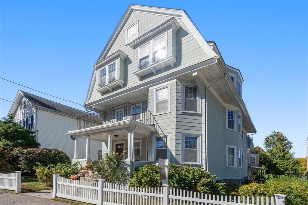 Exterior, Facade, Queen Anne Victorian