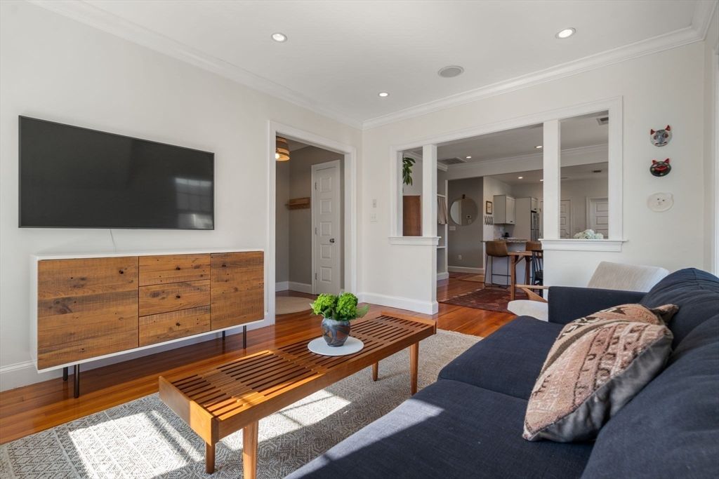 Interior, Living room, Recessed Lighting, Wood Texture Flooring