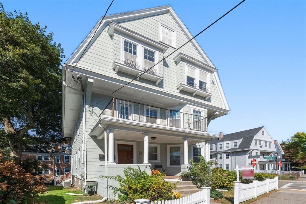 Exterior, Facade, Queen Anne Victorian