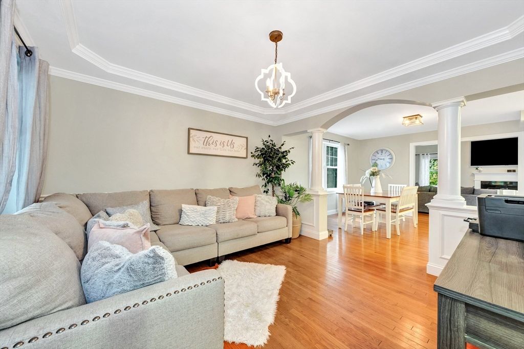 Dining room, Interior, Living room, Pendant Lights, Wood Texture Flooring