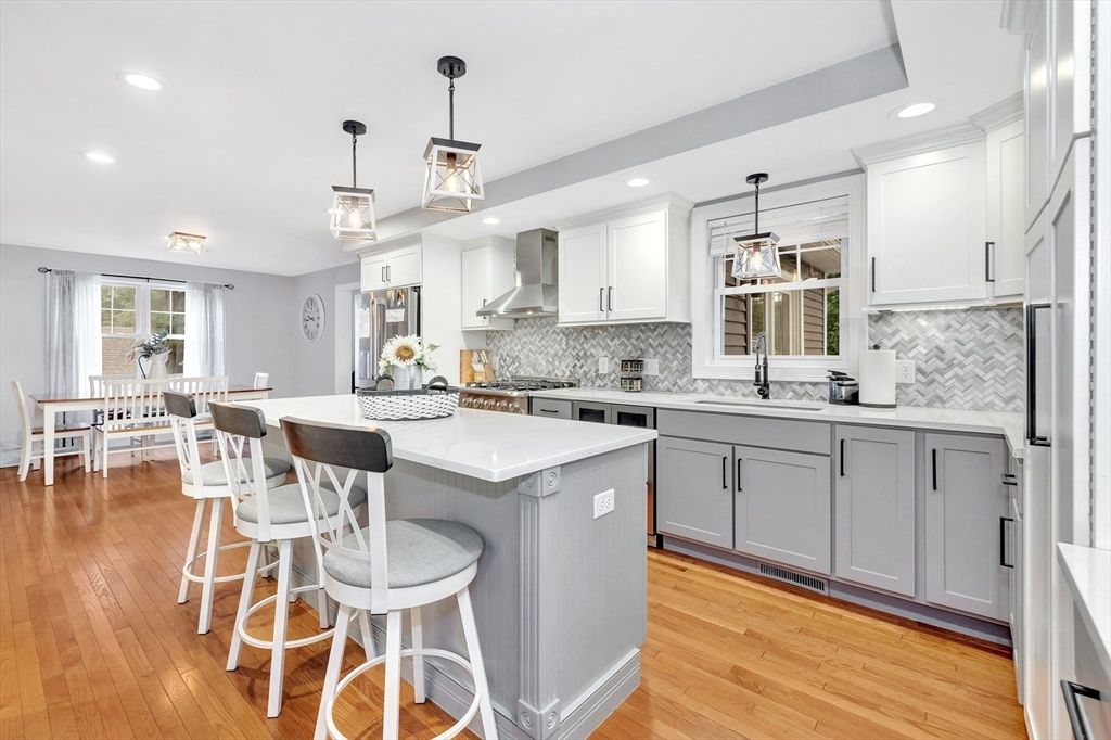 Dining room, Interior, Kitchen, Pendant Lights, Recessed Lighting, Stainless Steel Appliances, Wood Texture Flooring