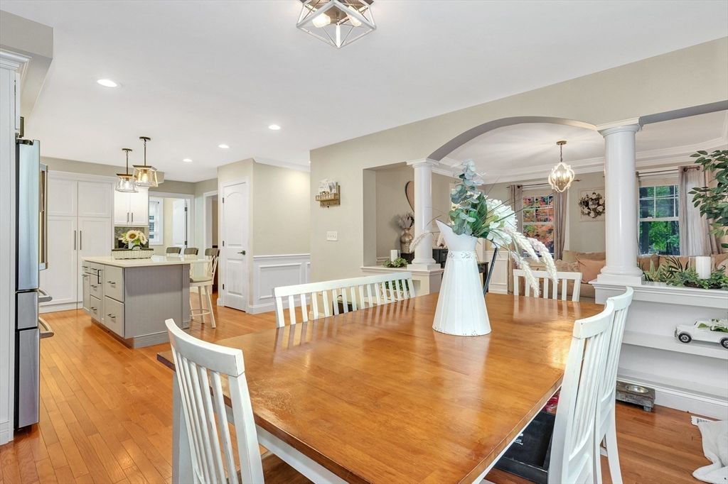 Dining room, Interior, Kitchen, Pendant Lights, Recessed Lighting, Wood Texture Flooring