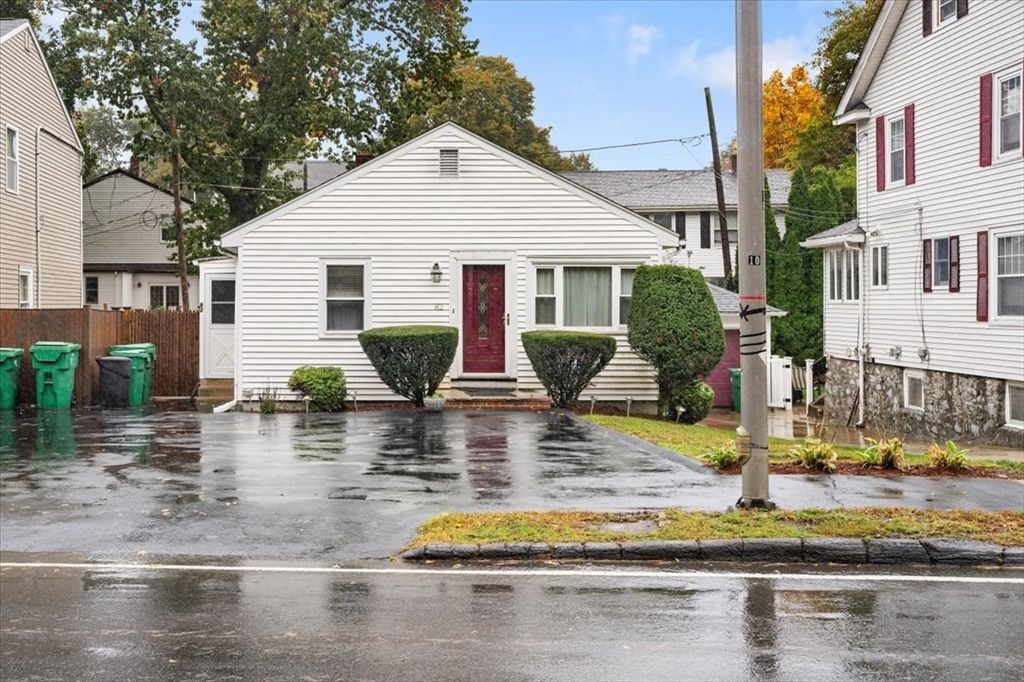 Exterior, Facade, Cape Cod