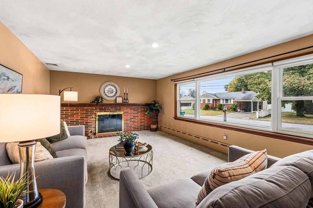 Interior, Living room, Recessed Lighting, Stone Walls