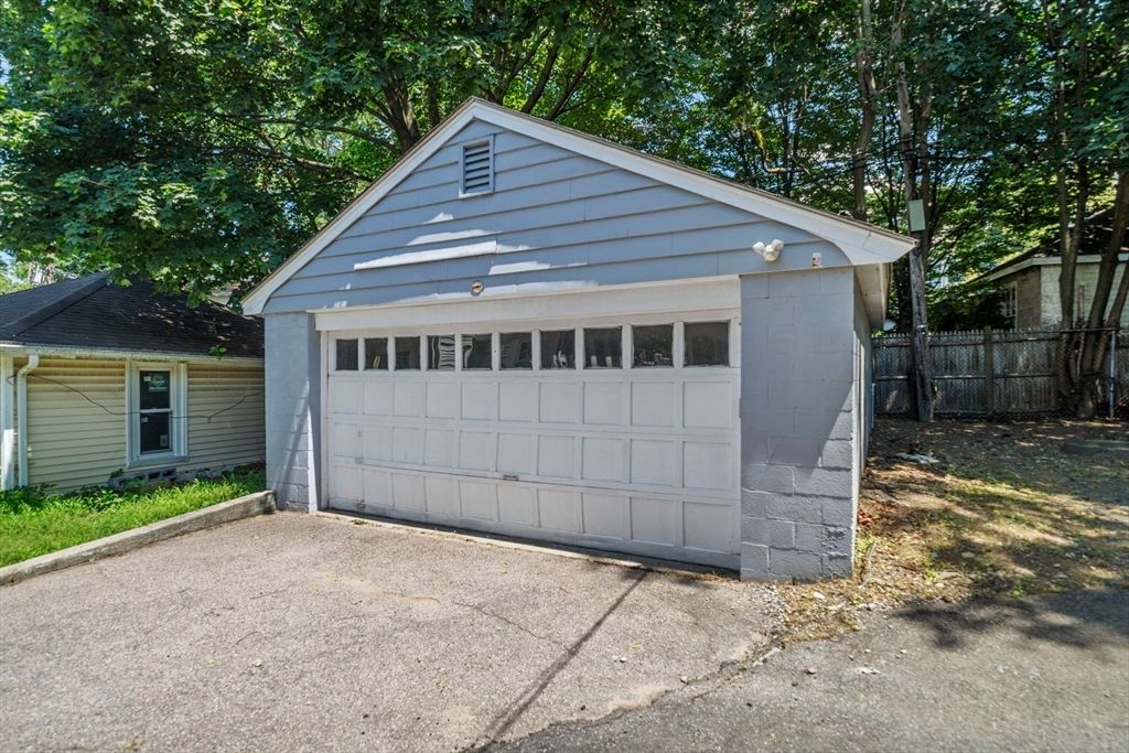 Detached Garage, Exterior
