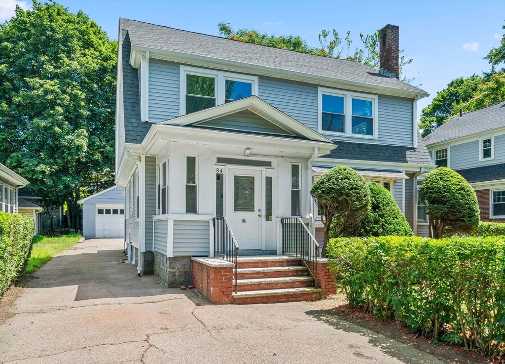 Exterior, Facade, American Foursquare