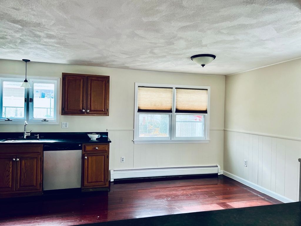 Interior, Kitchen, Pendant Lights, Wood Texture Flooring