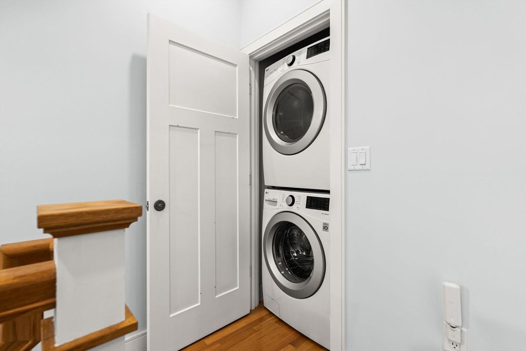 Interior, Utility Closets, Washer, Wood Texture Flooring