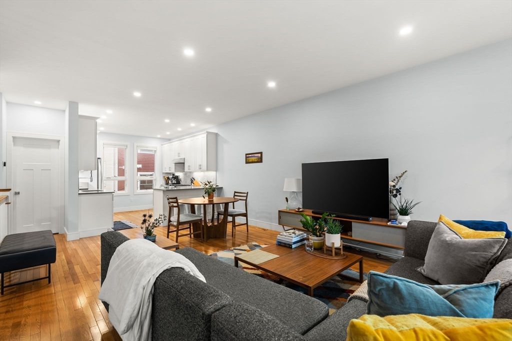 Dining room, Interior, Kitchen, Living room, Recessed Lighting, Wood Texture Flooring
