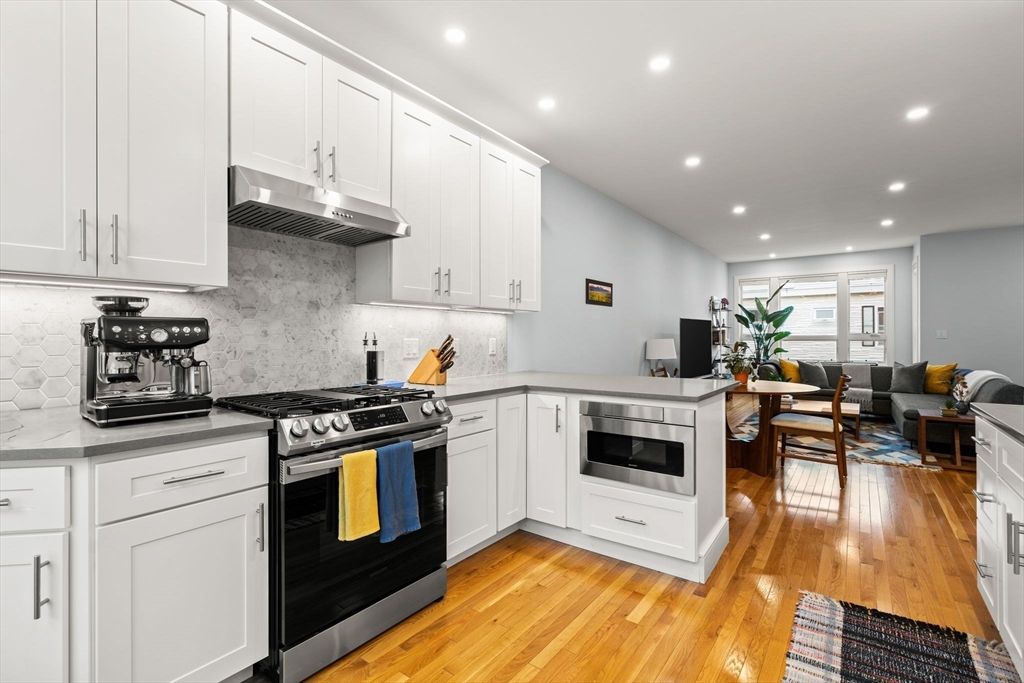 Dining room, Interior, Kitchen, Recessed Lighting, Stainless Steel Appliances, Wood Texture Flooring