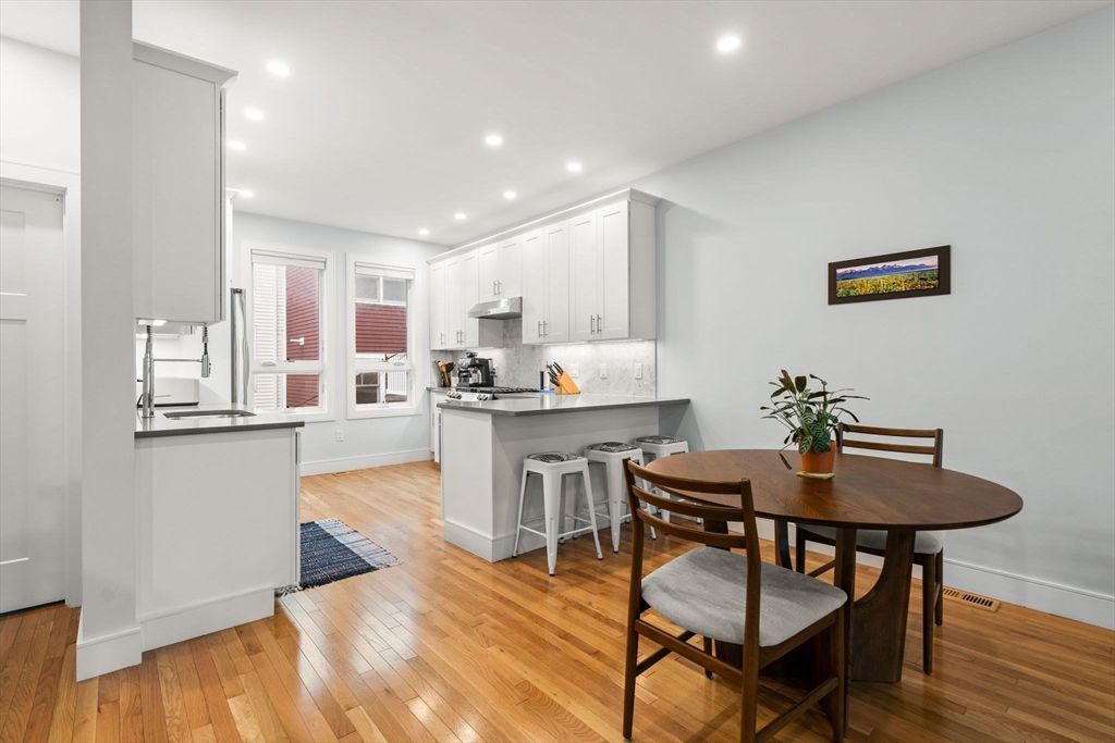 Dining room, Interior, Kitchen, Recessed Lighting, Wood Texture Flooring