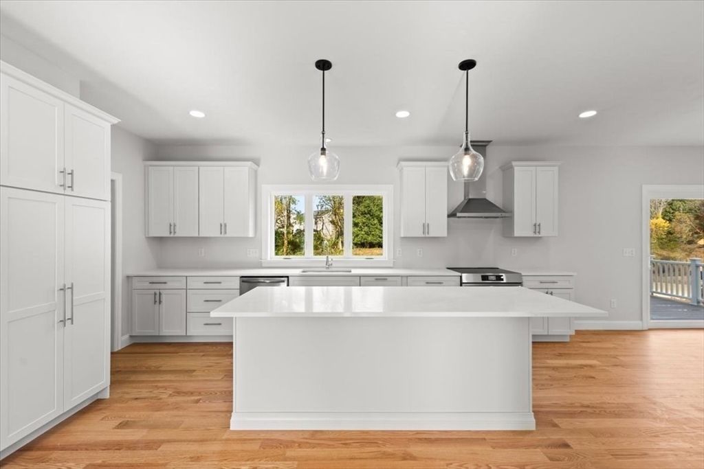 Interior, Kitchen, Pendant Lights, Recessed Lighting, Wood Texture Flooring