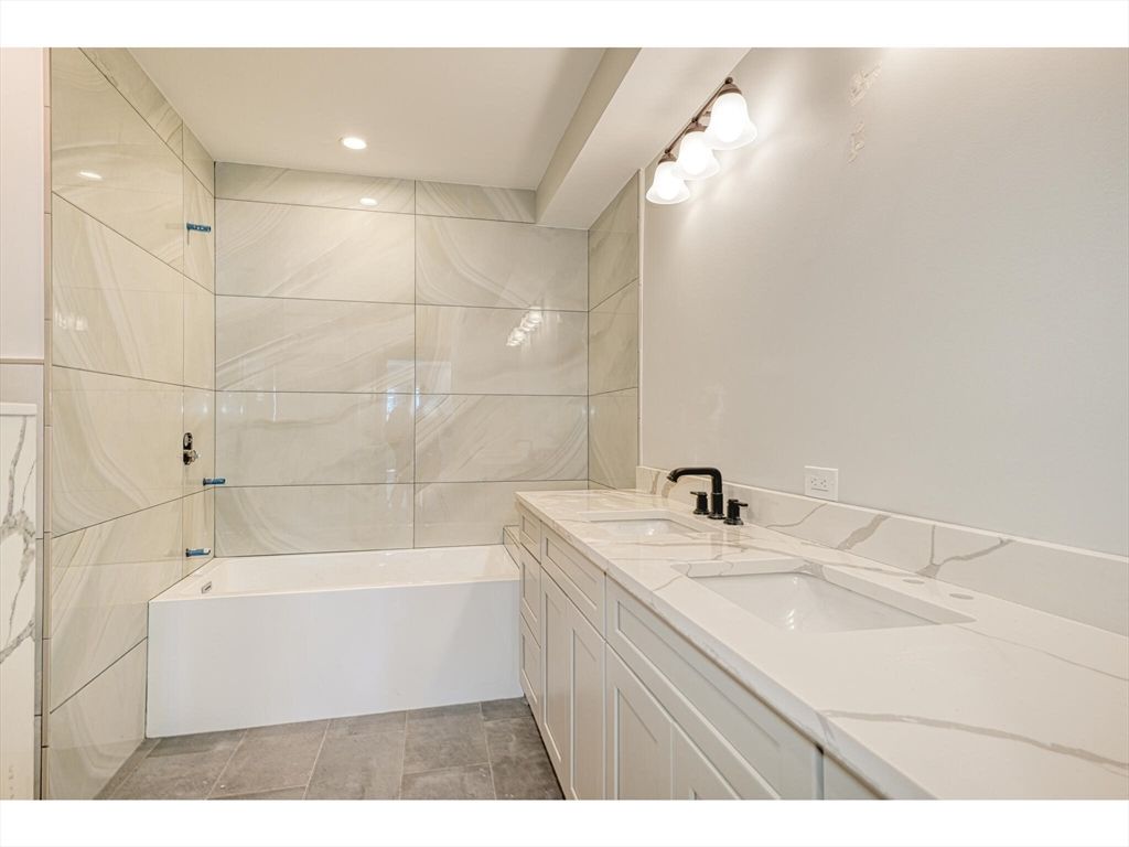 Bathroom, Dual Sink Vanities, Interior, Recessed Lighting